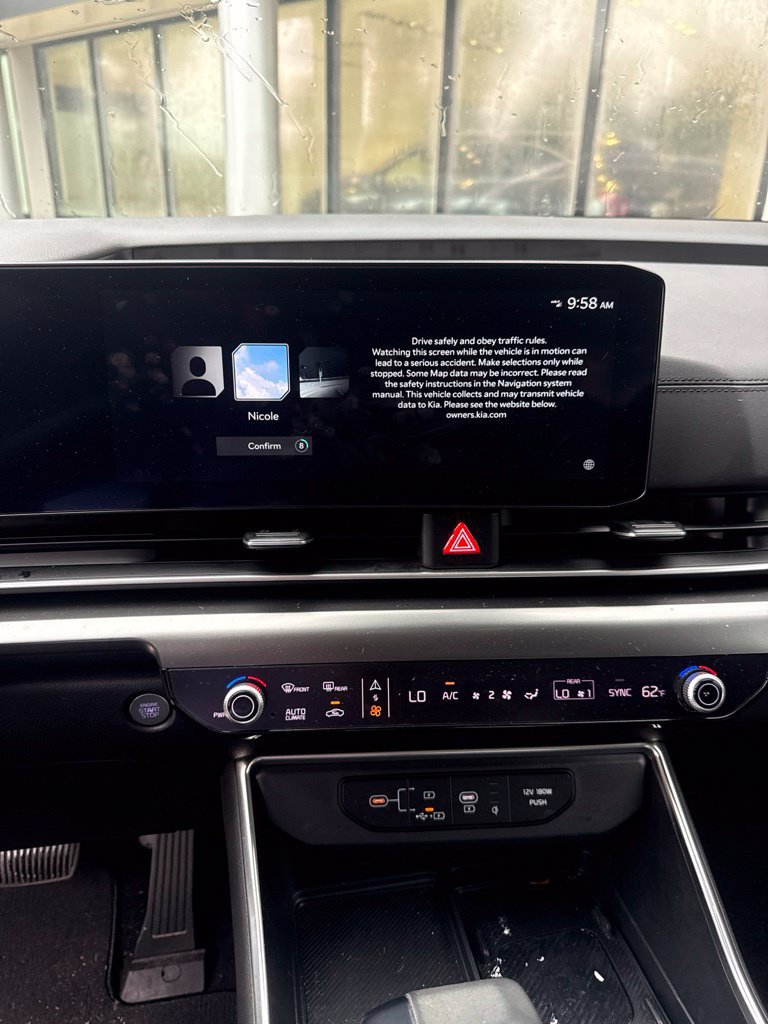 Used 2025 Kia Carnival SX w/ SX Dark Edition Package FWD image 5