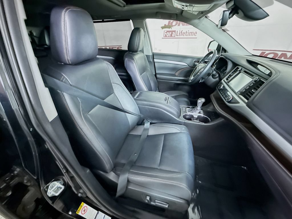 Certified 2019 Toyota Highlander XLE AWD/4WD image 35