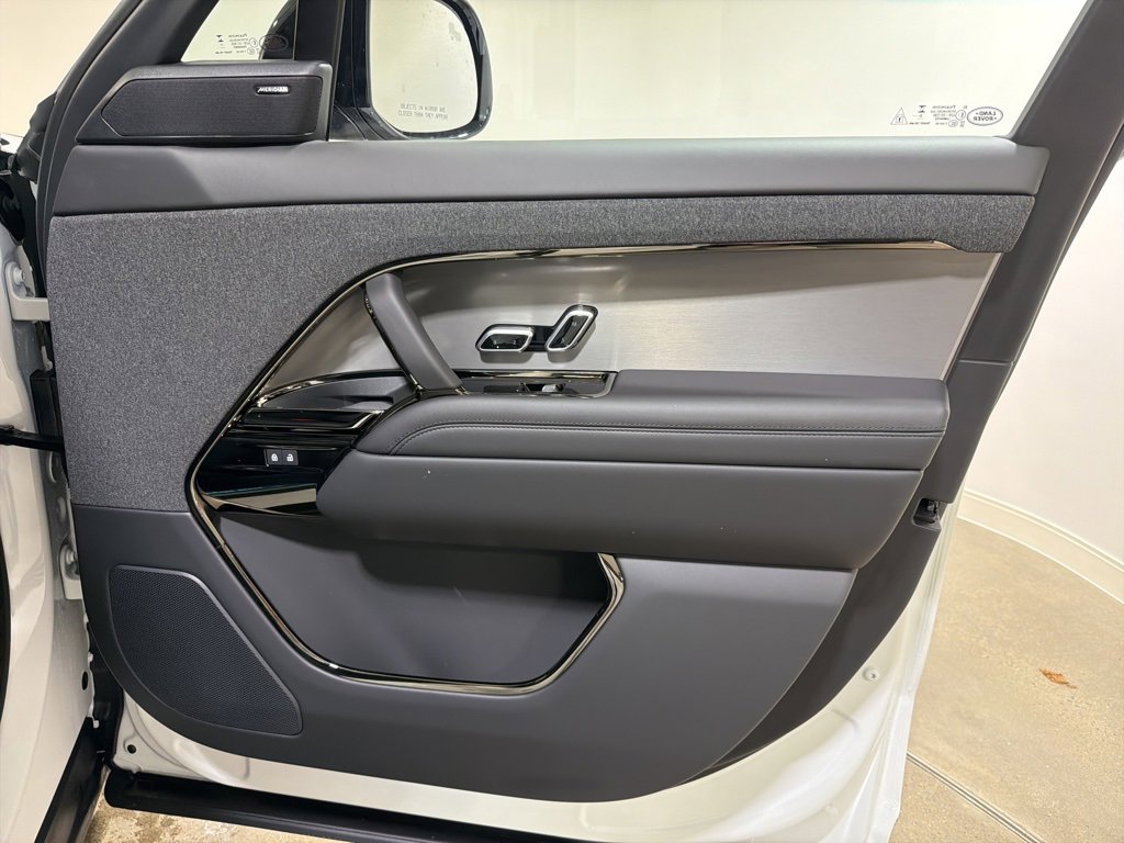 New 2025 Land Rover Range Rover Sport SE image 23