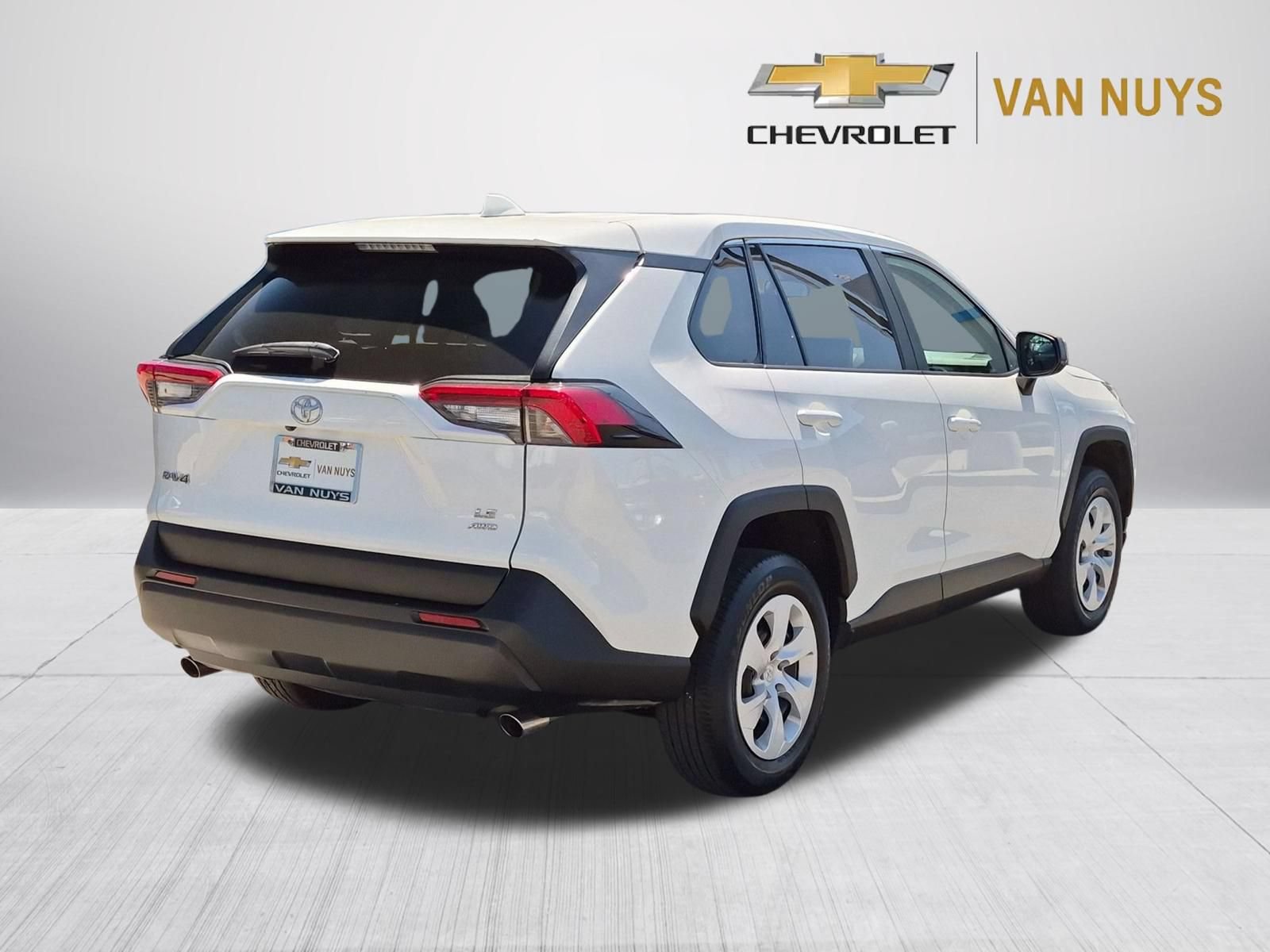 Used 2024 Toyota RAV4 LE AWD/4WD image 5