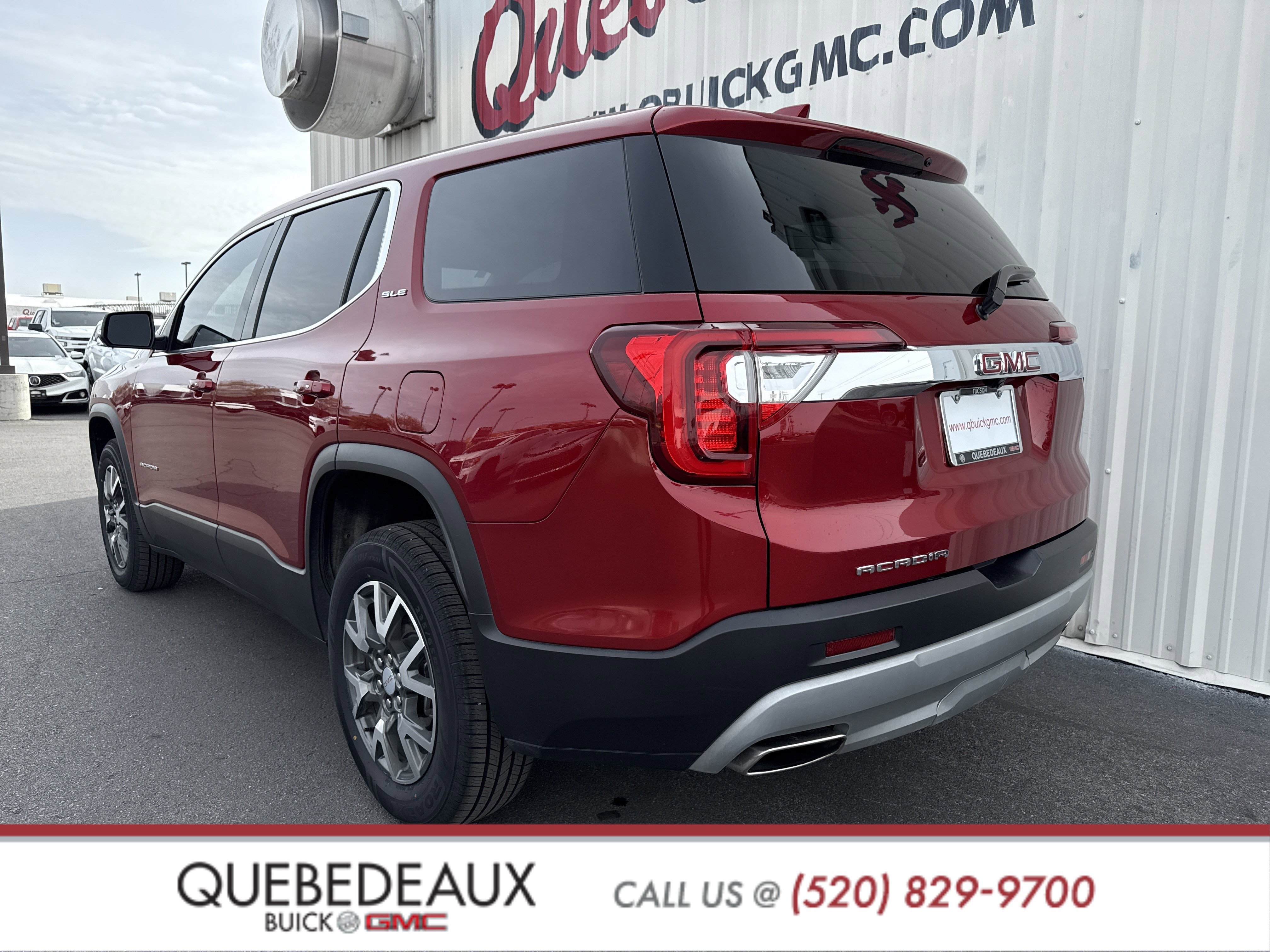 Used 2023 GMC Acadia SLE image 2