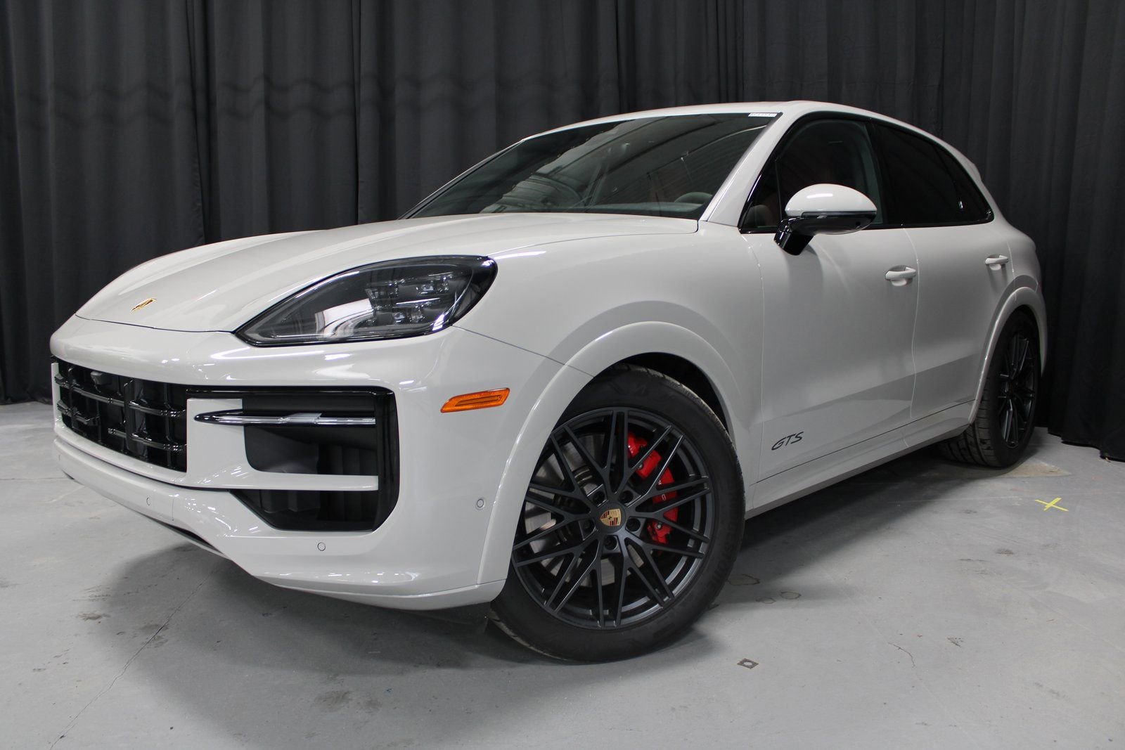 Certified 2025 Porsche Cayenne GTS image 1