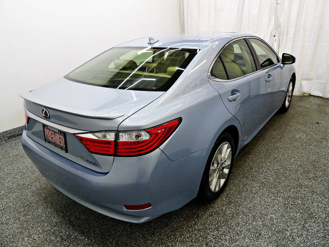 Used 2013 Lexus ES 300h w/ Luxury Pkg FWD image 6