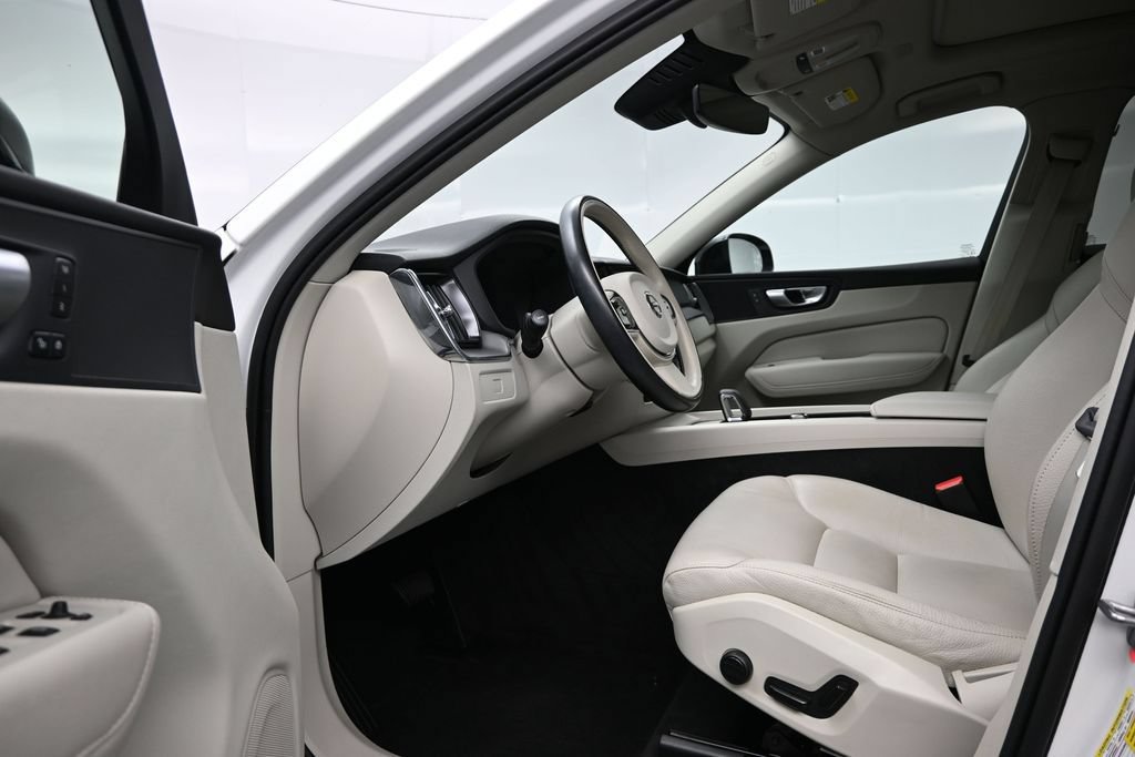 Used 2024 Volvo XC60 B5 Core w/ Protection Package Premier AWD/4WD image 9