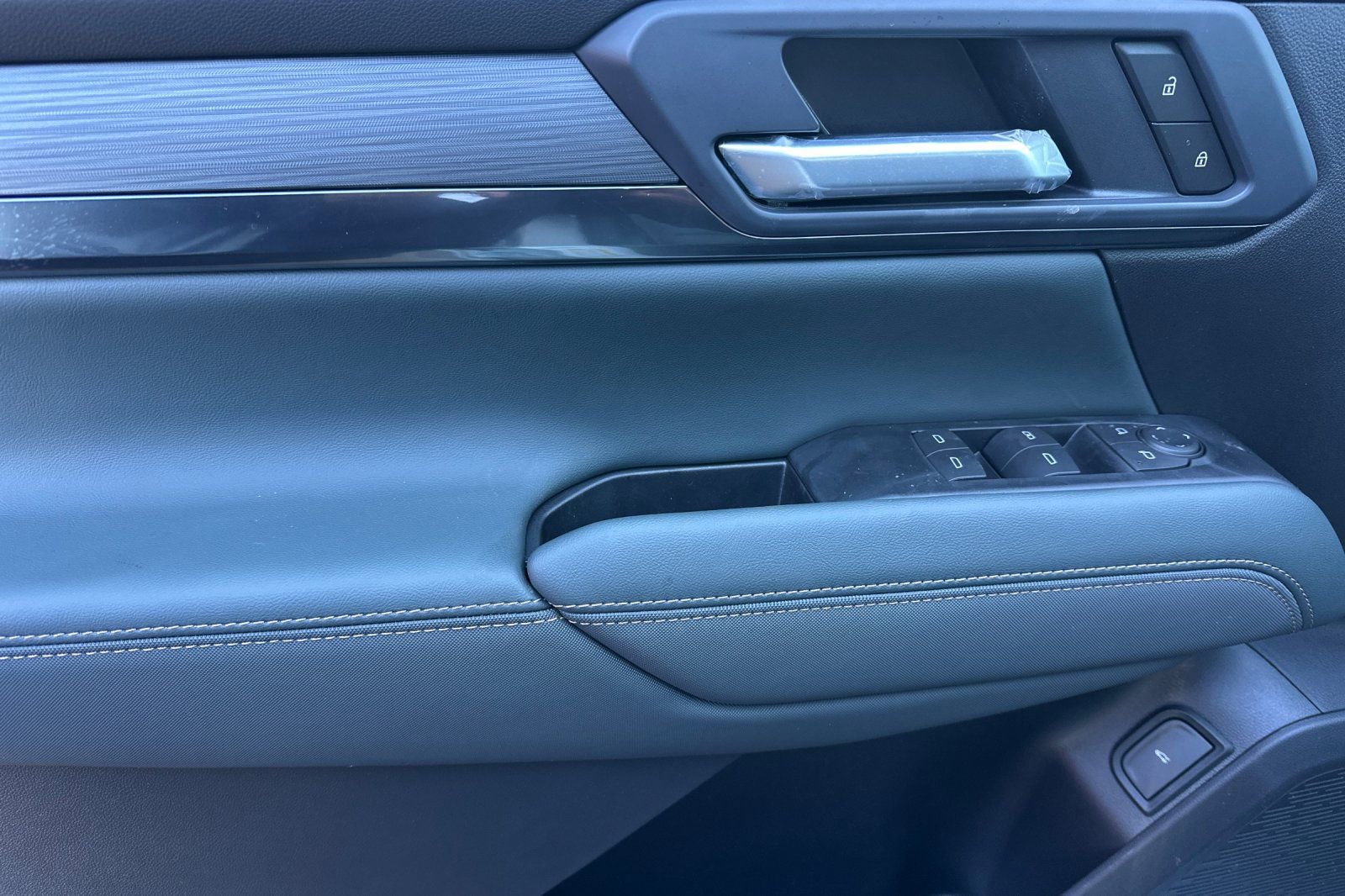 New 2026 GMC Terrain AT4 w/ LPO, Floor Liner Package AWD/4WD image 10