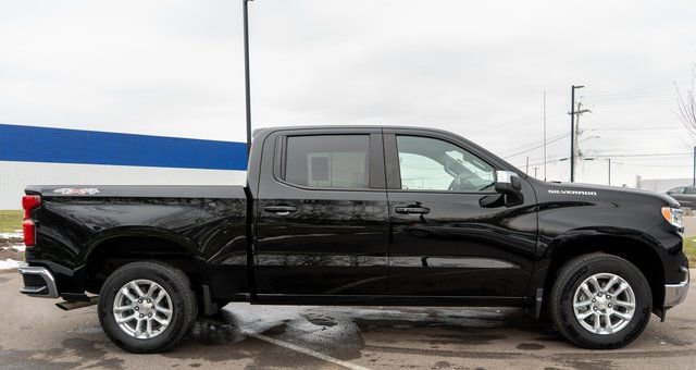 Used 2024 Chevrolet Silverado 1500 LT AWD/4WD image 5