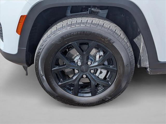 Used 2025 Jeep Grand Cherokee Altitude image 9