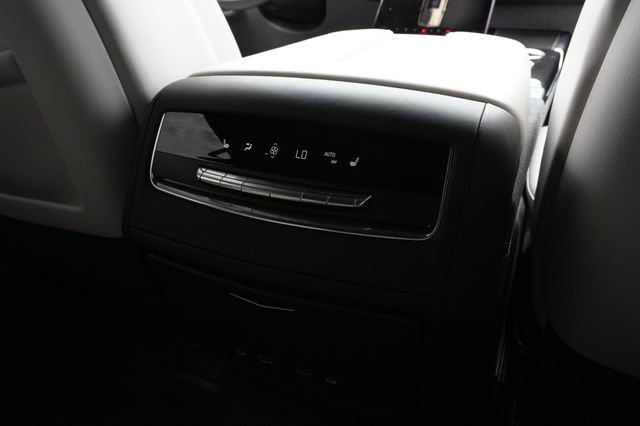 Used 2025 Cadillac Escalade V w/ LPO, Floor Liner Package image 28