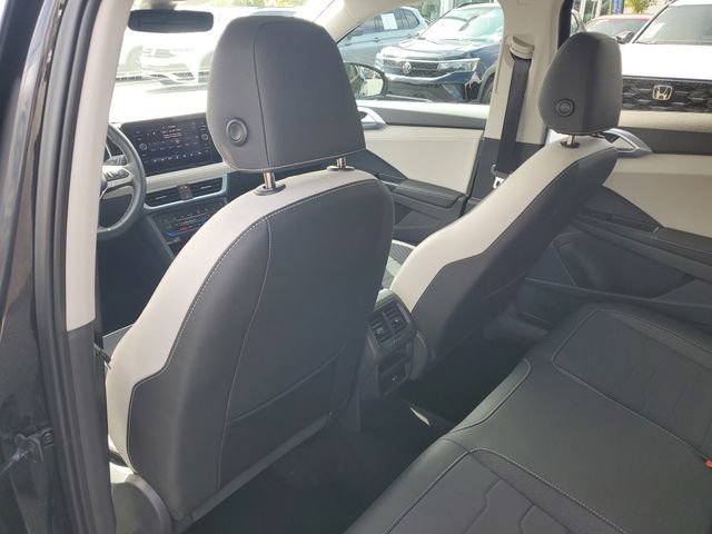 Used 2025 Volkswagen Taos SE w/ Panoramic Sunroof Package image 9