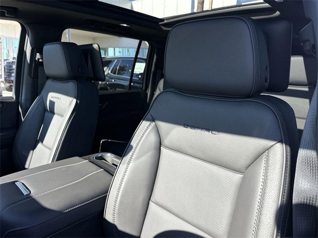 New 2026 GMC Yukon XL Denali w/ Denali Reserve Package image 24