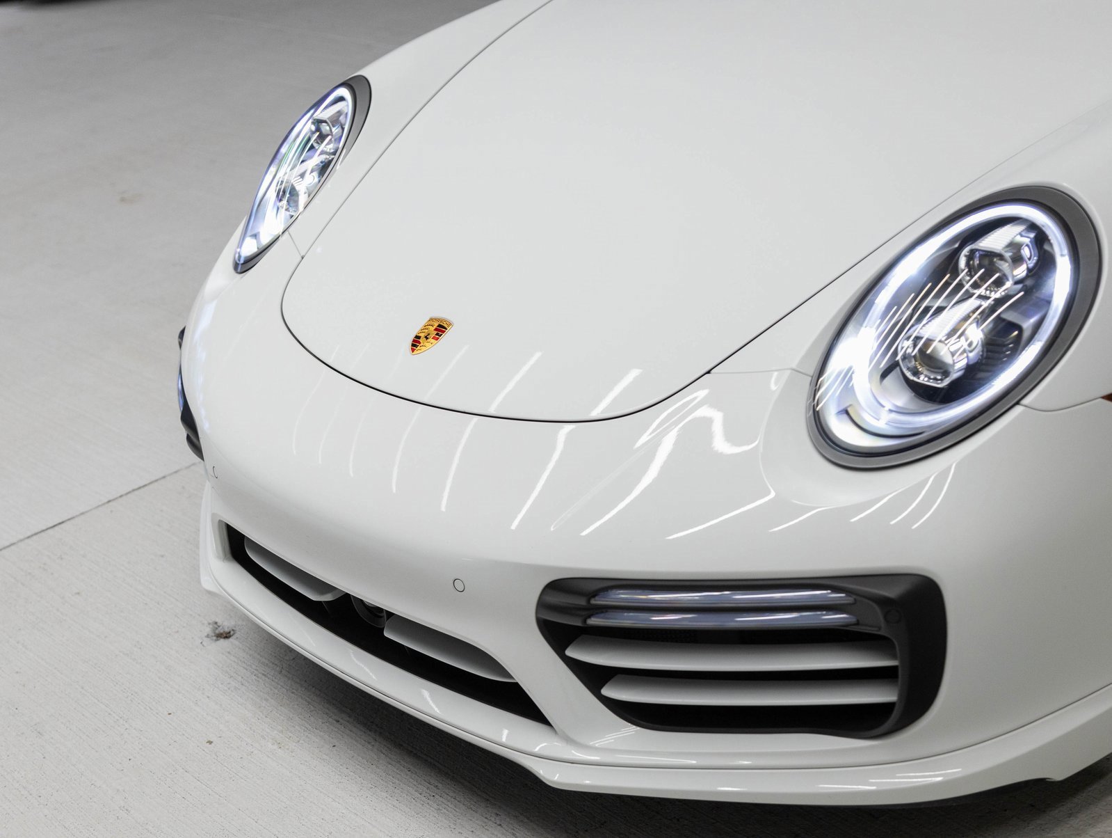 Used 2019 Porsche 911 Turbo S image 34