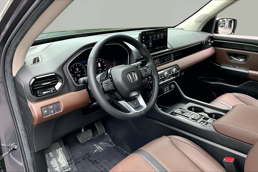 Used 2025 Honda Pilot Elite image 14