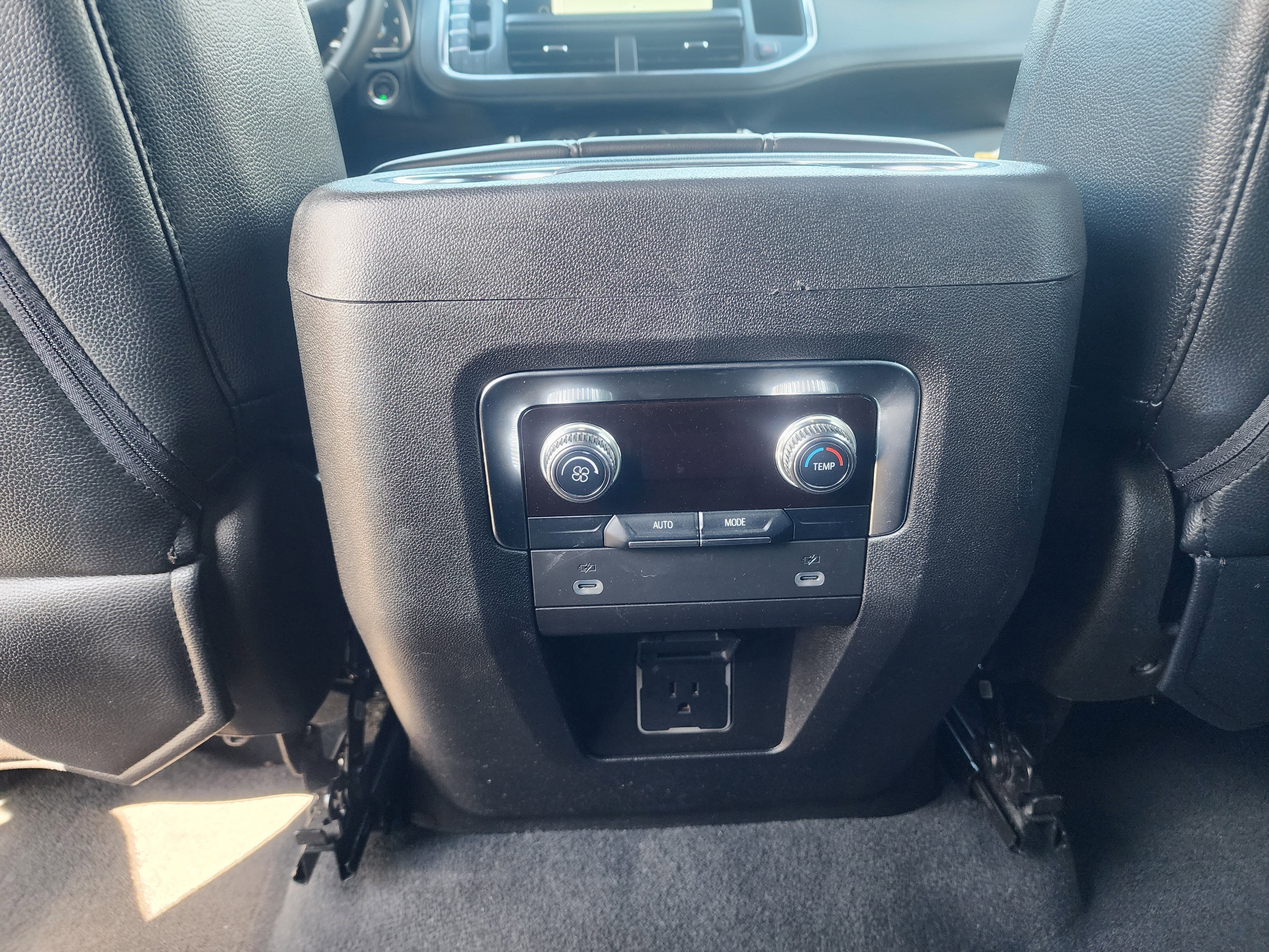 Used 2022 GMC Yukon XL SLE image 17