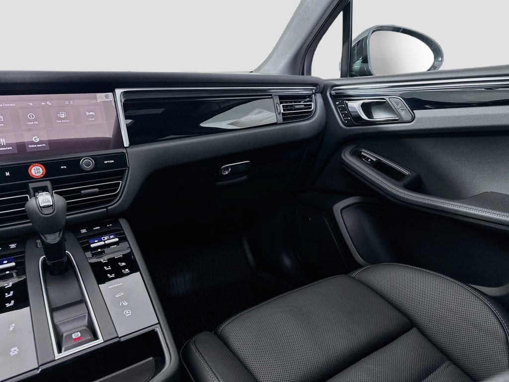 Certified 2026 Porsche Macan AWD/4WD image 26
