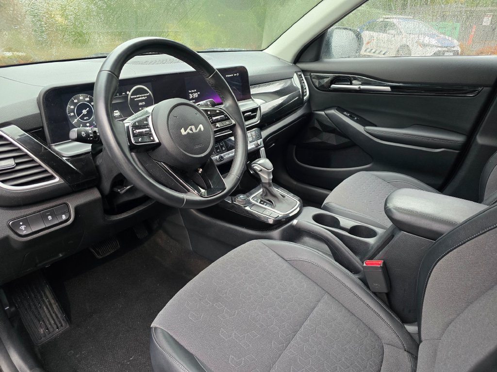 Used 2024 Kia Seltos S FWD image 11