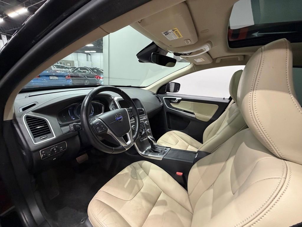 Used 2016 Volvo XC60 T6 w/ Proximity Package AWD/4WD image 17