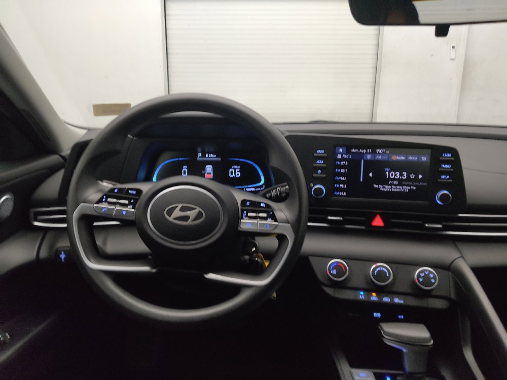 Used 2025 Hyundai Elantra SE FWD image 22
