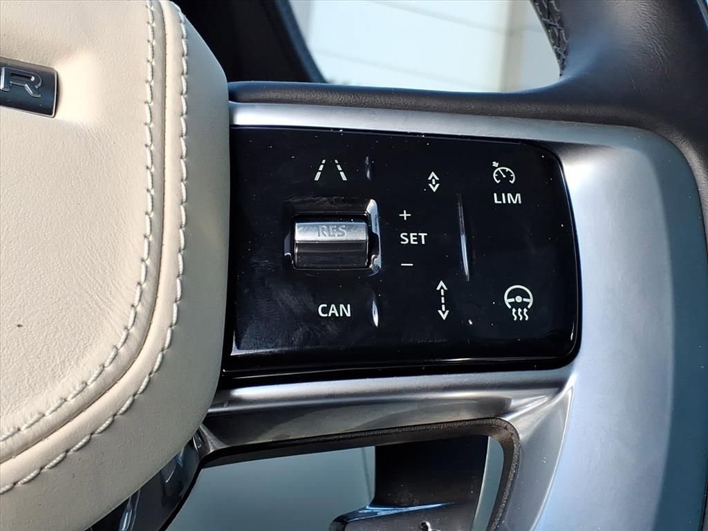 Used 2025 Land Rover Range Rover Long Wheelbase SE image 23