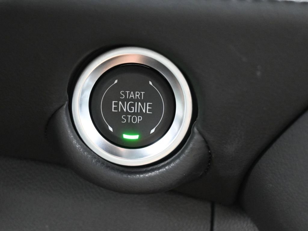 Used 2025 Chevrolet Suburban LT image 37