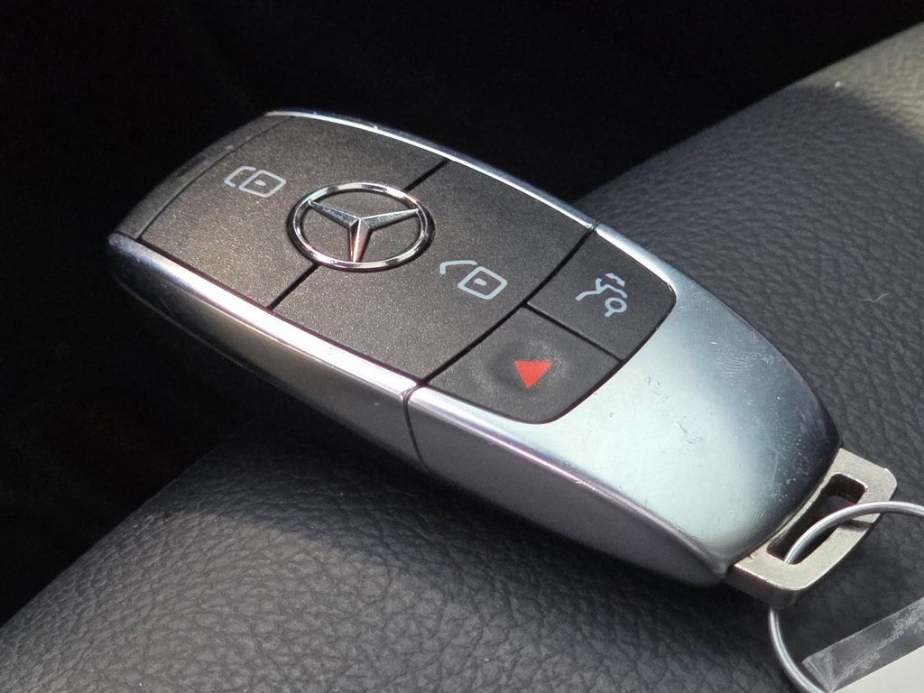 Certified 2023 Mercedes-Benz GLB 250 4MATIC image 39