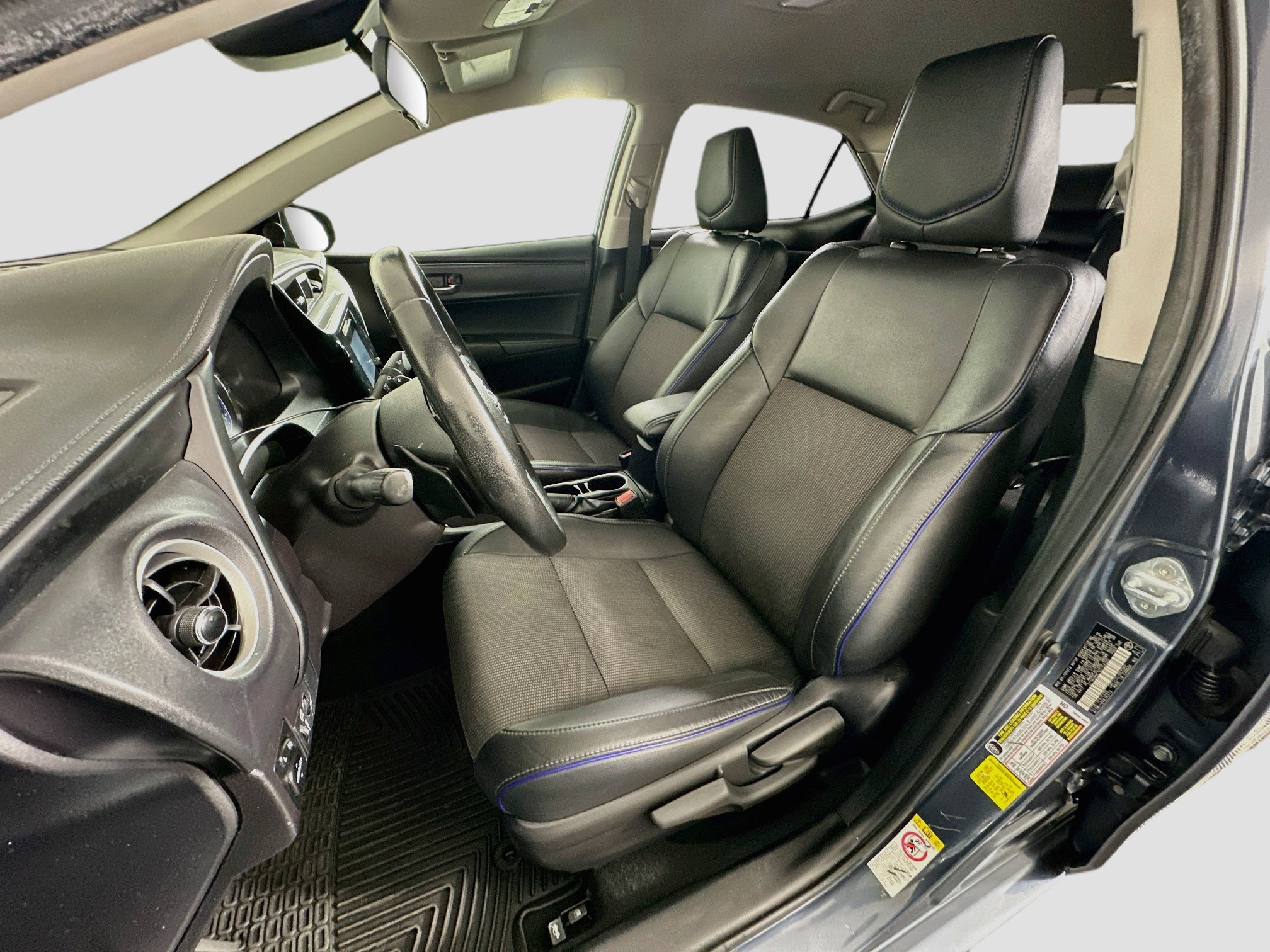 Used 2019 Toyota Corolla SE w/ Carpet Mat Package (TMS) FWD image 13