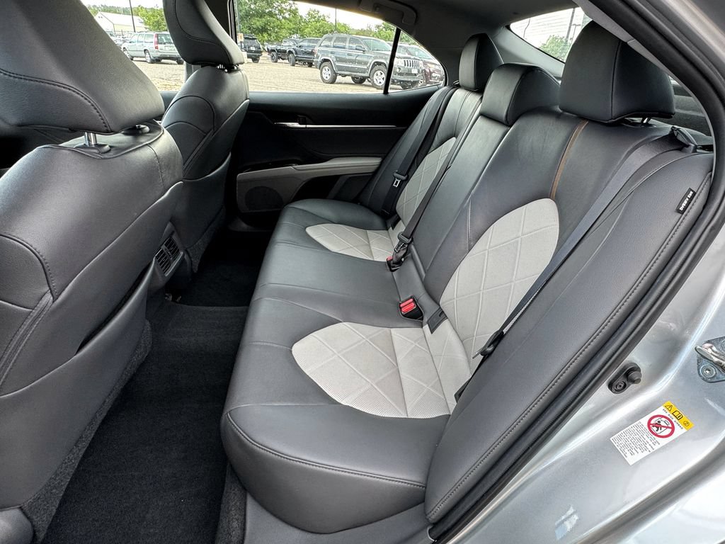 Used 2018 Toyota Camry XLE FWD image 35