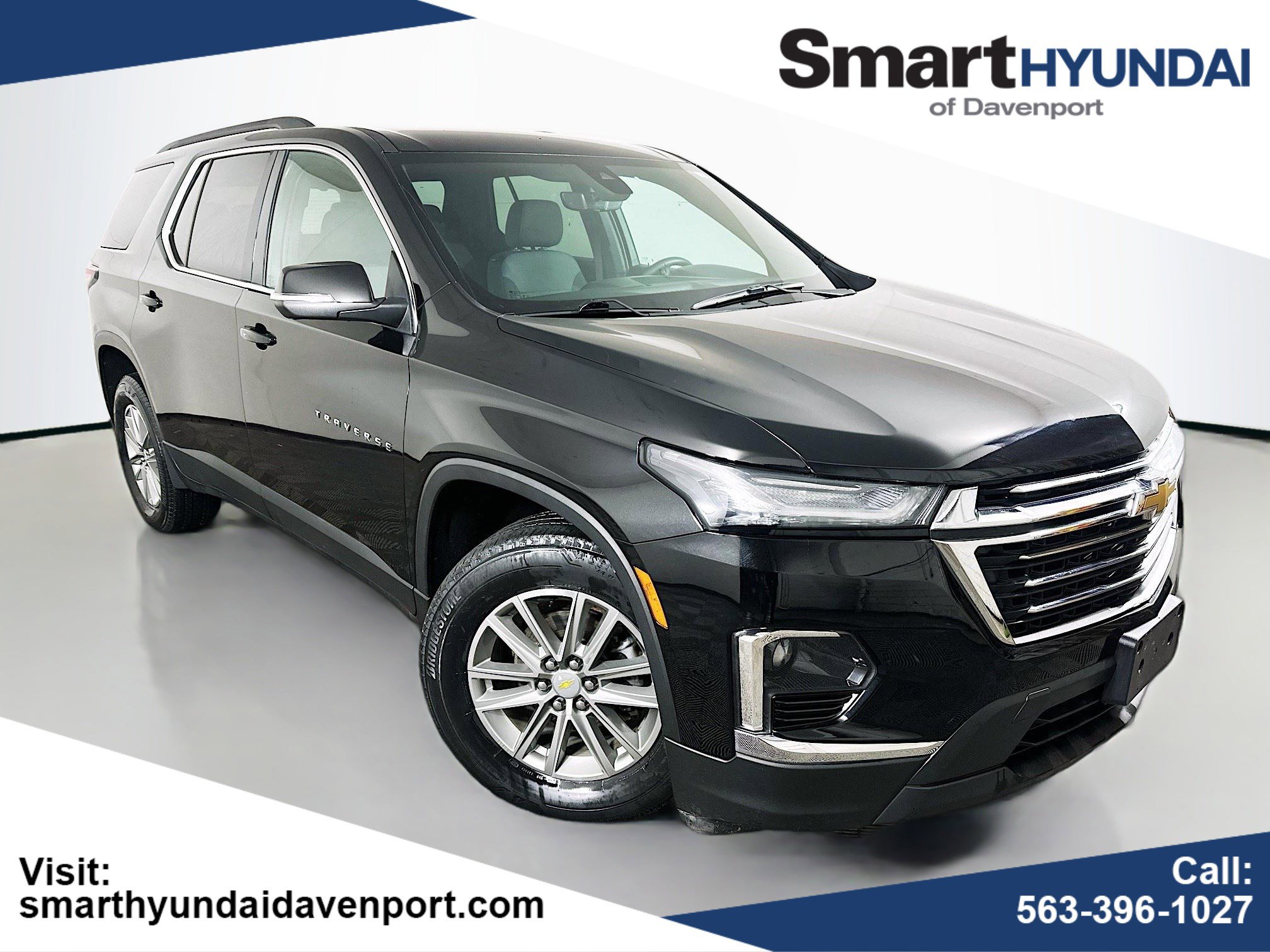 Used 2023 Chevrolet Traverse LT w/ Rear Camera Mirror Package AWD/4WD image 1