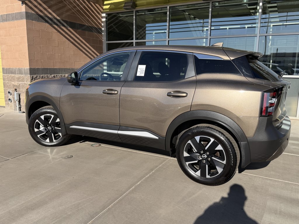 Used 2025 Nissan Kicks SV AWD/4WD image 5