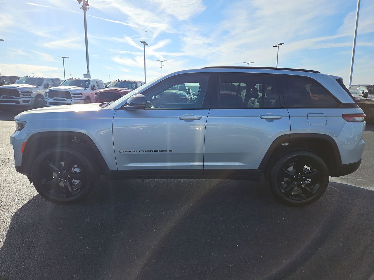 New 2025 Jeep Grand Cherokee Limited w/ Luxury Tech Group II image 4