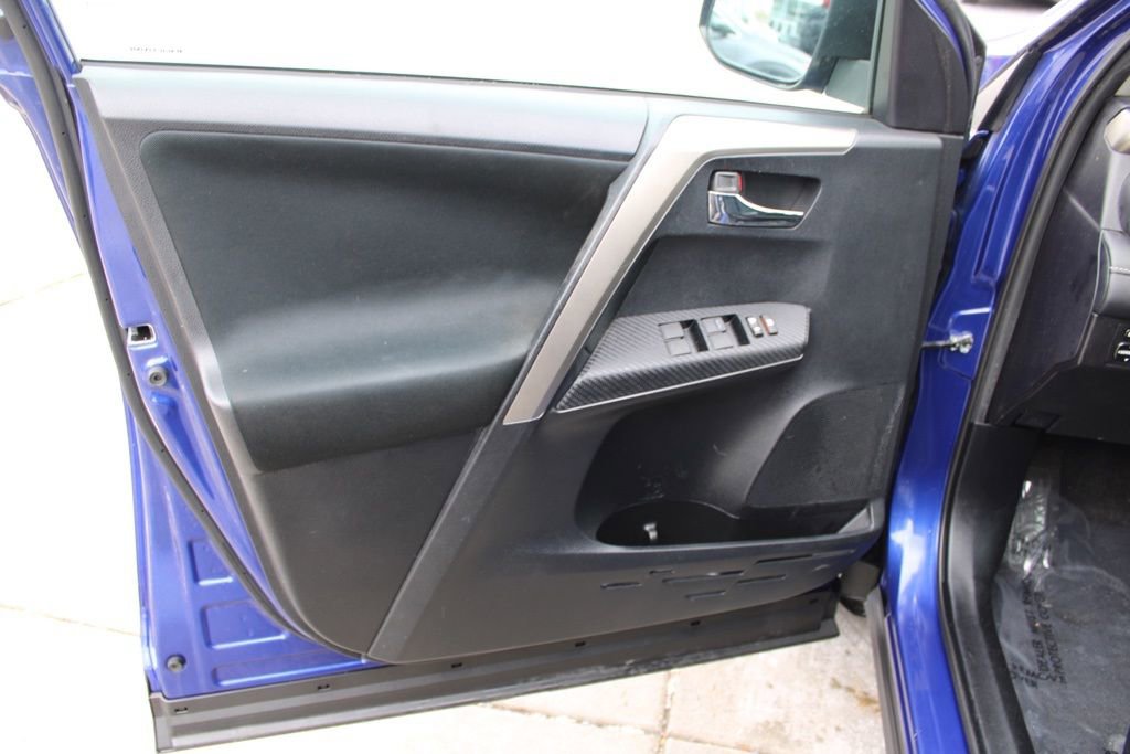 Used 2015 Toyota RAV4 XLE image 18
