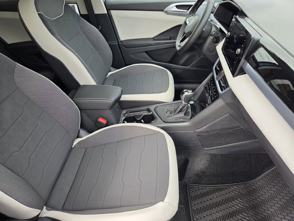 New 2027 Volkswagen Taos SE FWD image 12