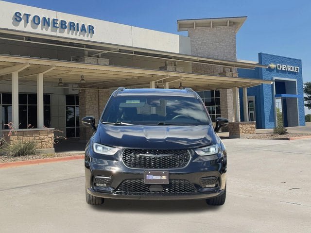 Used 2025 Chrysler Pacifica Limited FWD image 9
