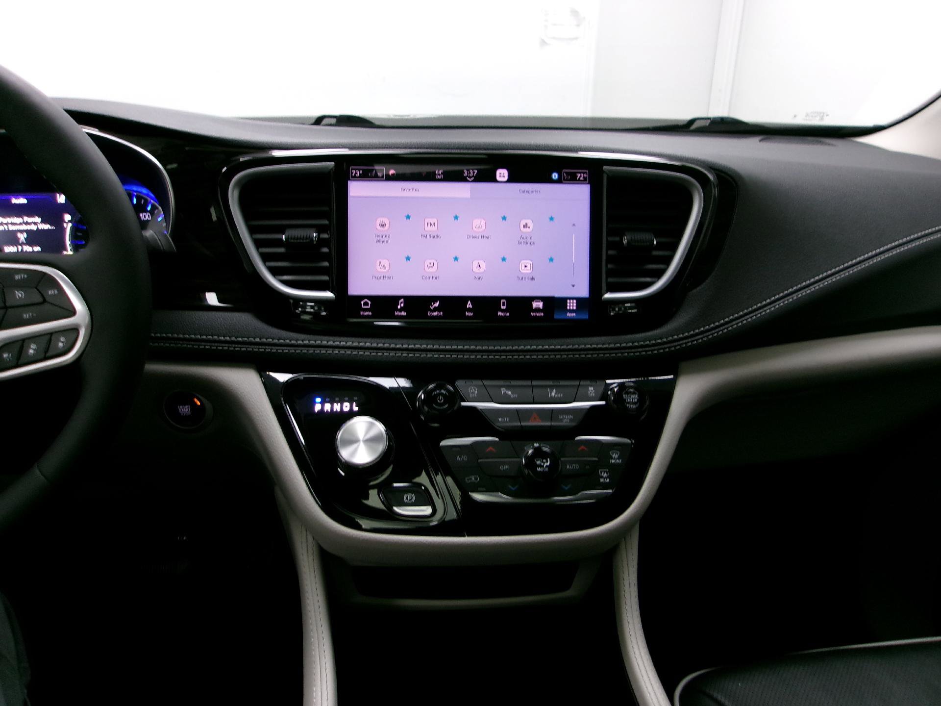 Used 2024 Chrysler Pacifica Limited image 14