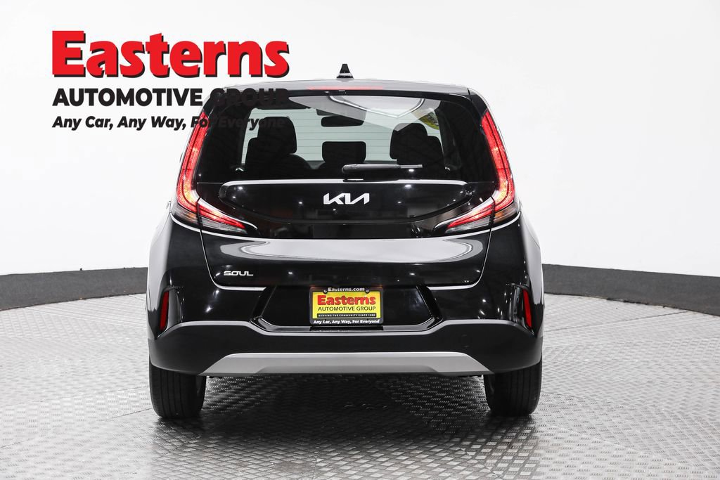 Used 2025 Kia Soul LX w/ LX Technology Package image 6
