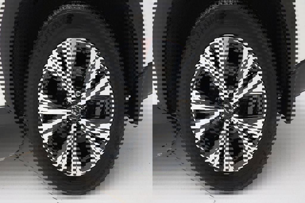 Used 2023 Nissan Rogue SV w/ SV Premium B Package image 10