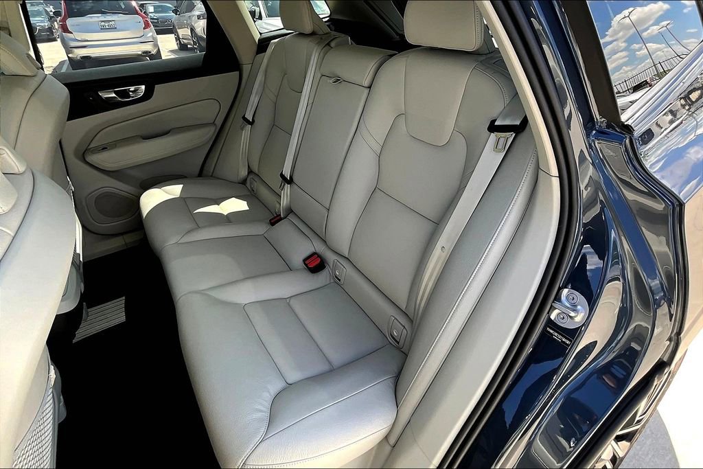 New 2025 Volvo XC60 B5 Plus w/ Protection Package Premier image 19
