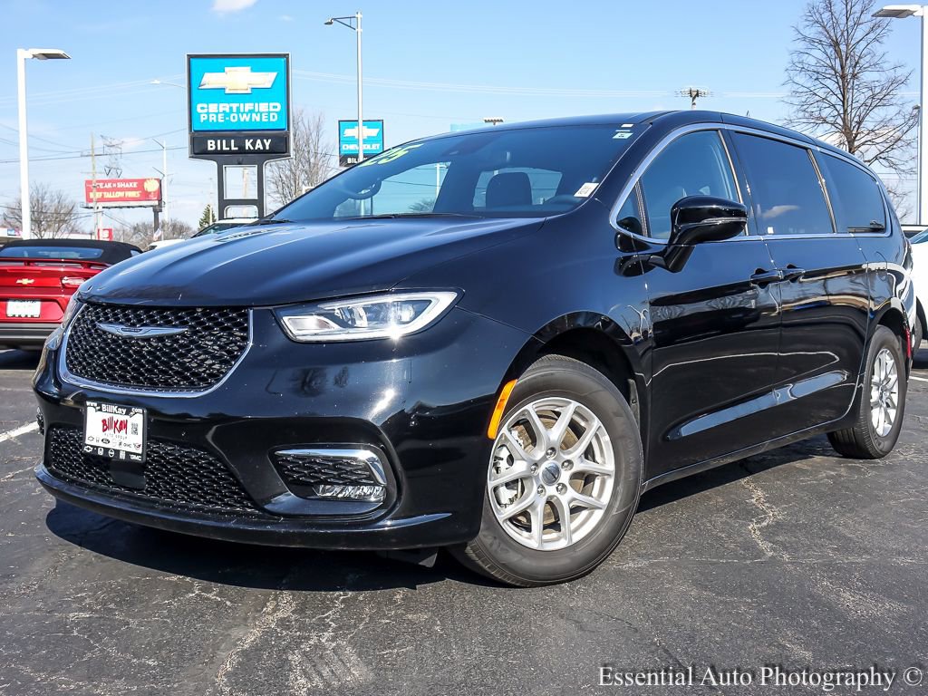 Used 2025 Chrysler Pacifica Select FWD image 2