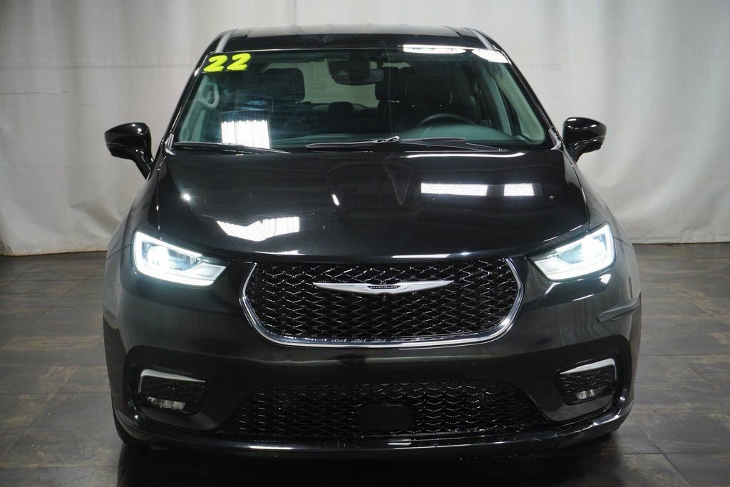 Used 2022 Chrysler Pacifica Touring-L w/ Uconnect Theater Family Group image 10