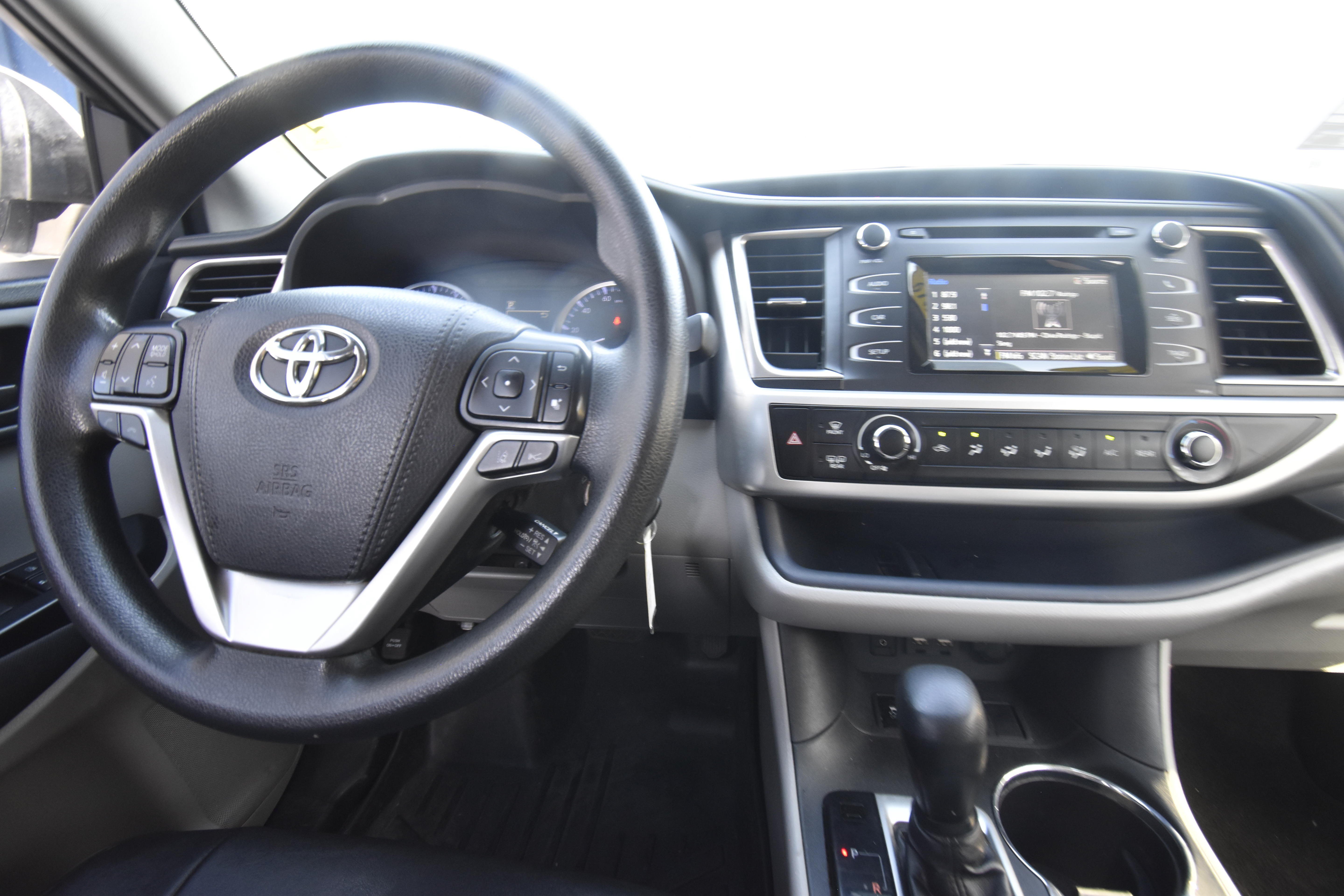 Used 2019 Toyota Highlander LE FWD image 8