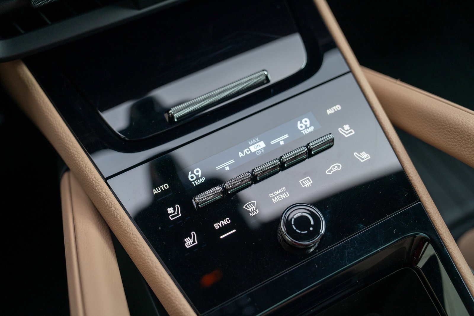 Used 2025 Porsche Cayenne image 19