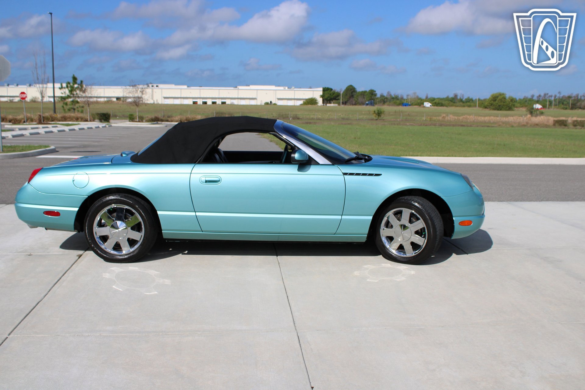 Used 2002 Ford Thunderbird image 33