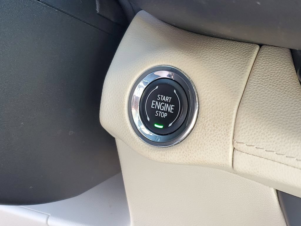 Certified 2023 Buick Envision Essence w/ Technology Package I AWD/4WD image 16