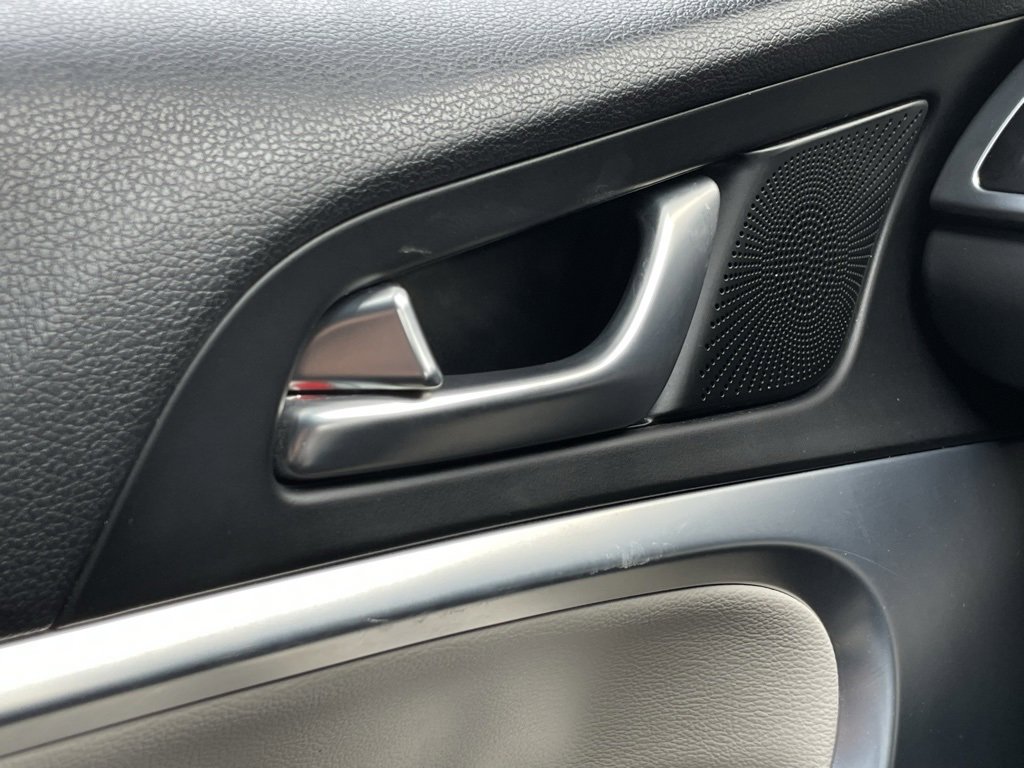 Used 2022 Genesis G70 2.0T image 12