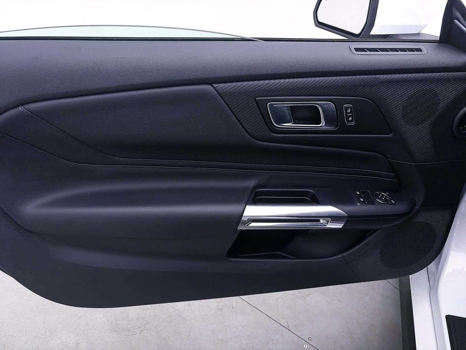 Used 2025 Ford Mustang Premium RWD image 15