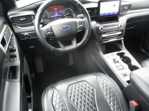 Used 2020 Ford Explorer XLT w/ Comfort Package image 5