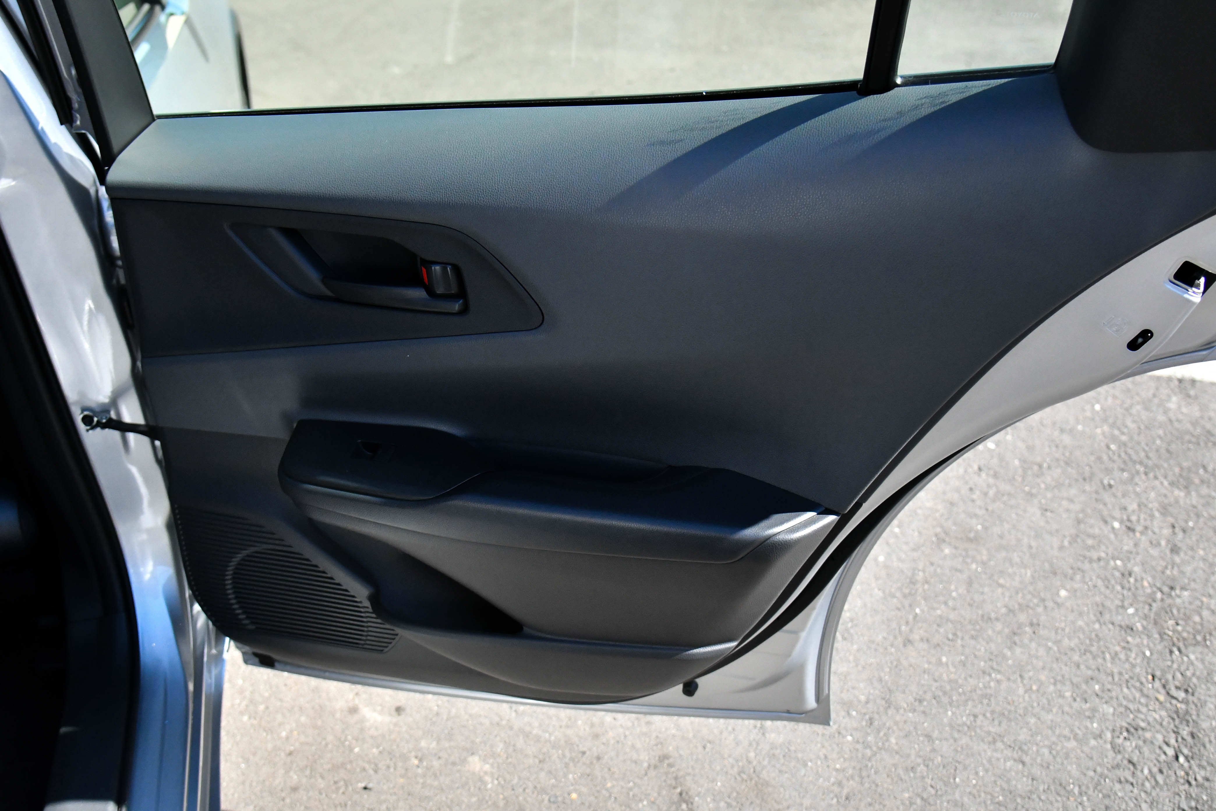 Used 2025 Toyota Prius LE image 41