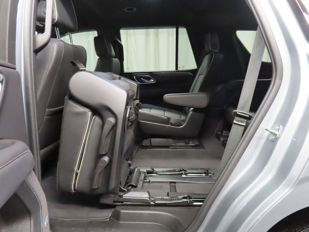 Used 2024 GMC Yukon SLT w/ SLT Luxury Package image 56