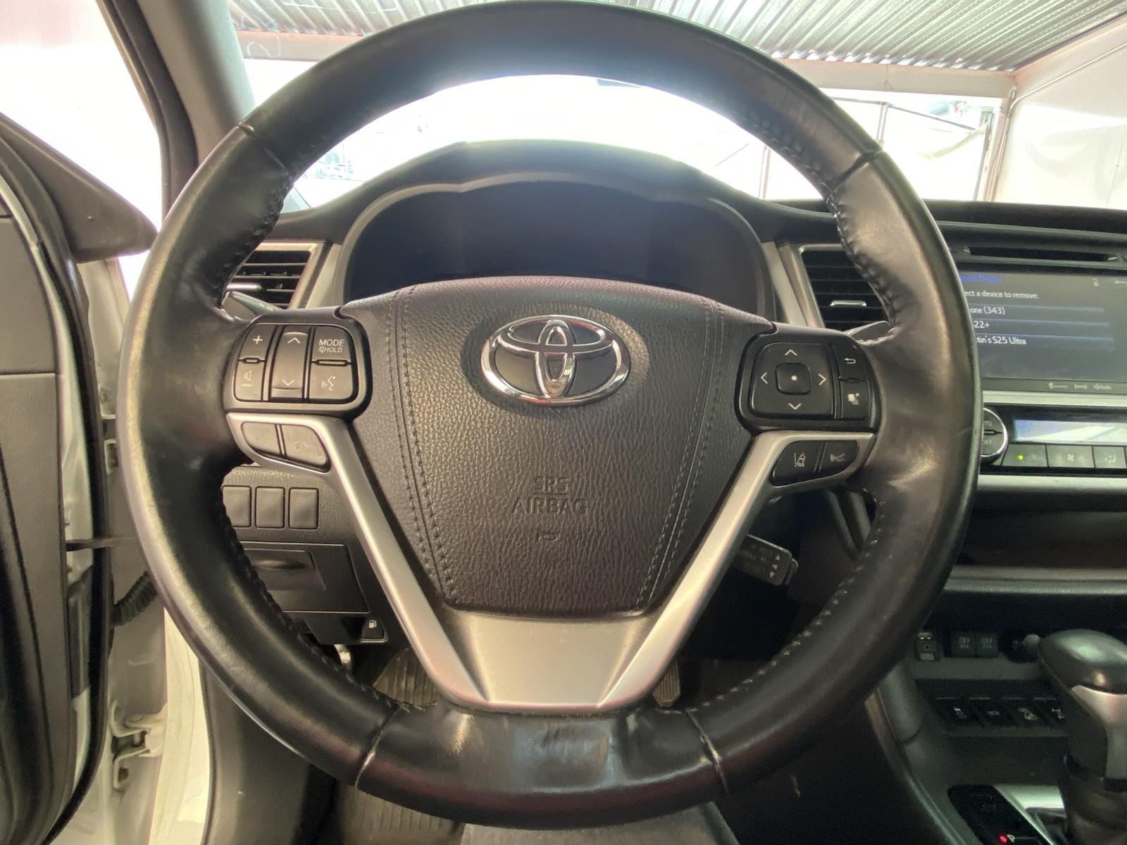 Used 2017 Toyota Highlander XLE AWD/4WD image 33
