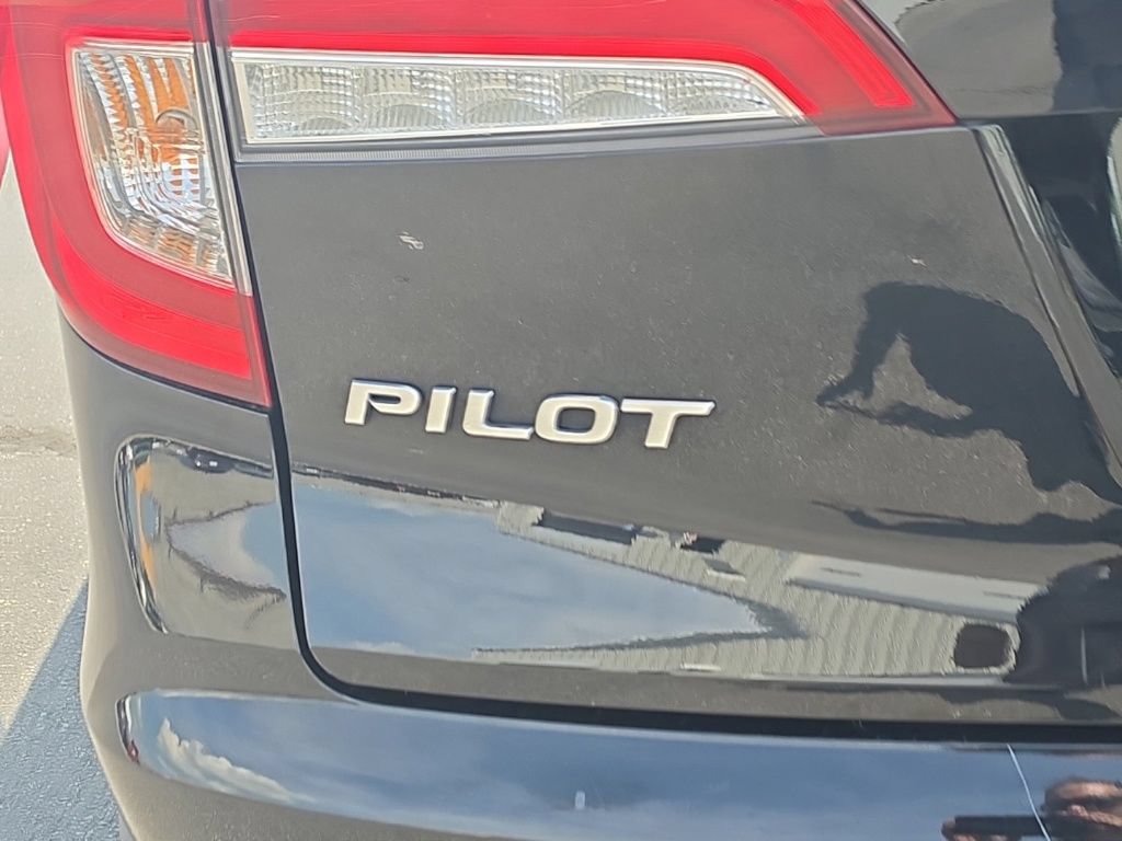 Used 2020 Honda Pilot Touring image 7