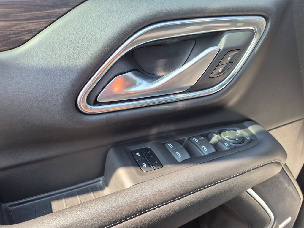 Used 2022 Chevrolet Suburban LT w/ Luxury Package AWD/4WD image 9